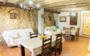 Salón con chimenea de Cortijo Las Chorreras